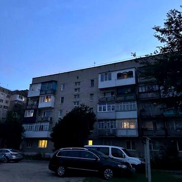 Продам однокімнатну квартиру (пр.Героїв України).Ціна договірна.