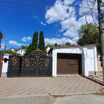Здам затишний 2 поверховий будинок метро "Деміївська"