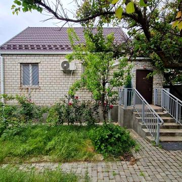 Капітальний будинок біля озера / СОГ Заря / Великодолинське