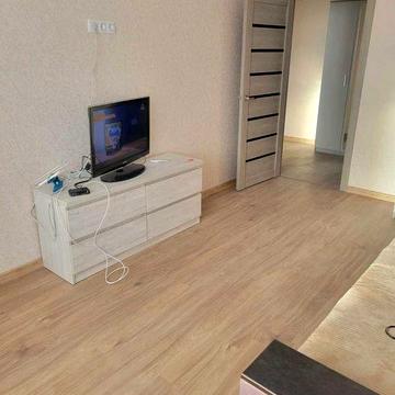 Здаэться 1 кiмнатна квартира Софiiвська Борщагiвка(своя)