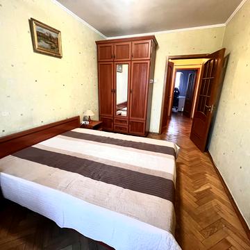 Свободи просп., 1-а