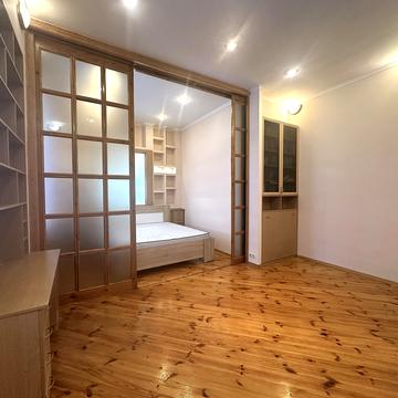 Братська вул., 5