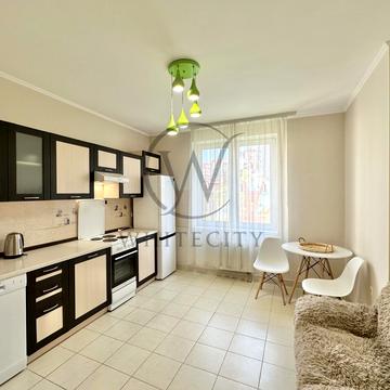 Вячеслава Чорновола вул., 27