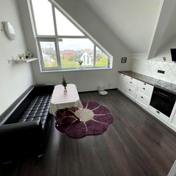 Молодіжна вул., 24