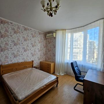 Молдовська вул. (Молдавська), 2