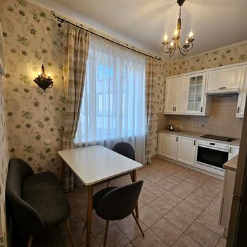 Молдовська вул. (Молдавська), 2