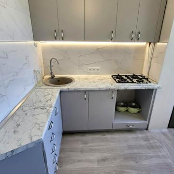 Юрія Шумського вул., 8