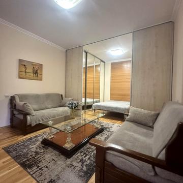 Володимира Винниченка вул. (), 8