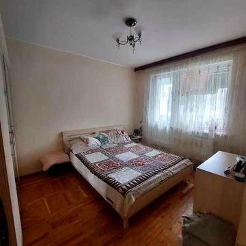 Продається 4-х кімнатна квартира, вул. Героїв України