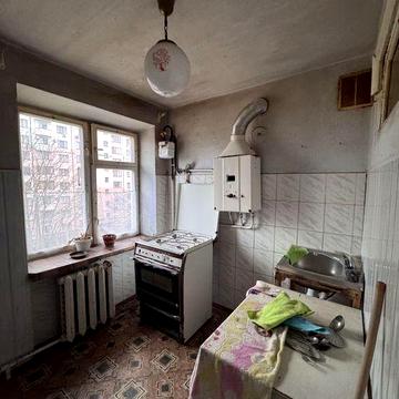 Продається 3 кімнатна квартира вул. Пулюя