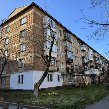 Будівельників вул., 5