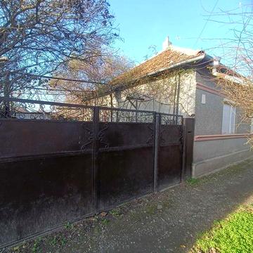 3-х кімнатний будинок 71 кв.м., житловий стан, 6.5 соток, гараж підвал