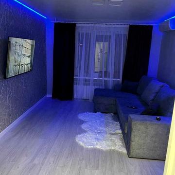 Феодосійська вул., 8