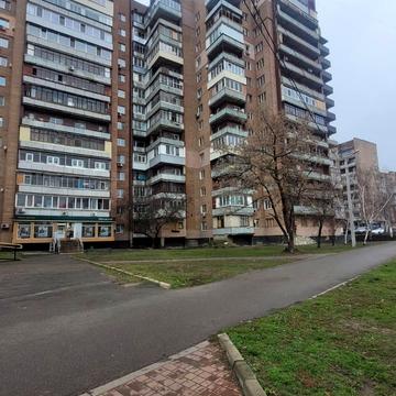 Академіка Богомольця вул., 3