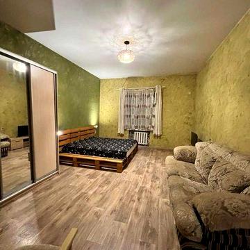 Продам 1 кімнатну квартиру на вул. Богдана Хмельницького!