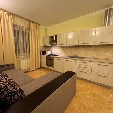 Валерія Лобановського вул., 16