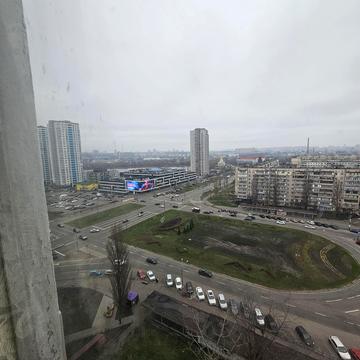 Оболонська пл. (Дружби Народів СРСР), 1