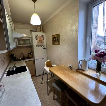 Продам компактну дворівневу квартиру неподалік центру