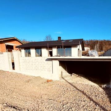 Продаж будинку з підземним паркінгом в м. Ужгород (Червениця)