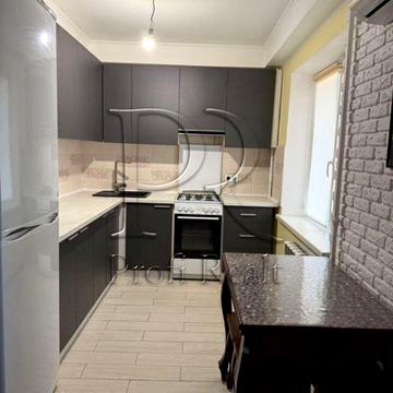 Мілютенка вул., 44-Б