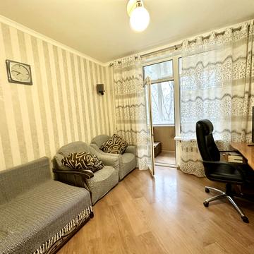 Незалежної України вул. (40 років Радянської України), 86