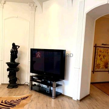 Здається шикарна 5-кімнатна квартира в центрі