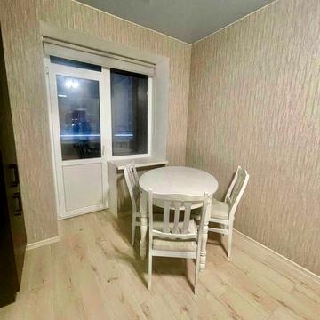 1-кімн. Новобудова 45 кв. 2/10 Автономне опалення. Незалежності 15