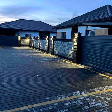 Новий будинок в центрі міста