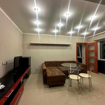 Оренда двокімнатної квартири з новим ремонтом Довнар-Запольского 4А