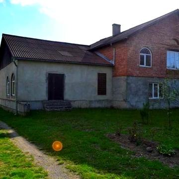 Продаж будинку в Сваляві частково з ремонтом з великим  садом