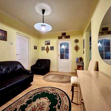 Простора 4-кімнатна квартира 90 м² вул. Миколи Закревського 5