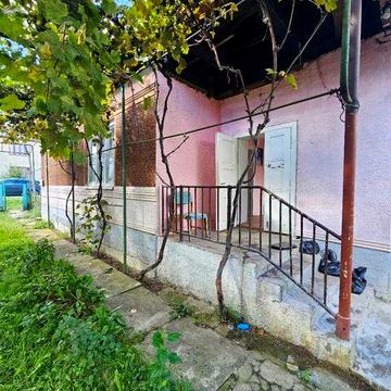 Продаж дешевого будинку в Сваляві під реконструкцію