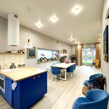 Олександра Довженка вул., 42