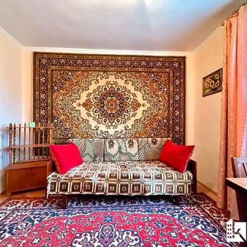 Особняк з гаражем біля ТЦ Арсен та Епіцентру