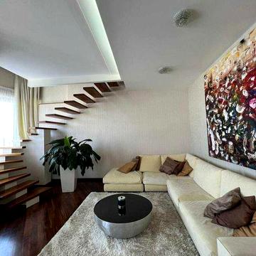 Продаж квартири в центрі з паркінгом