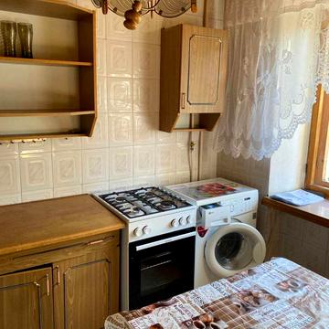 Небесної Сотні просп. (Маршала Жукова), 19