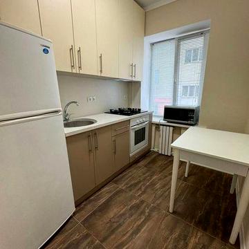 Продам 2 кім в центрі