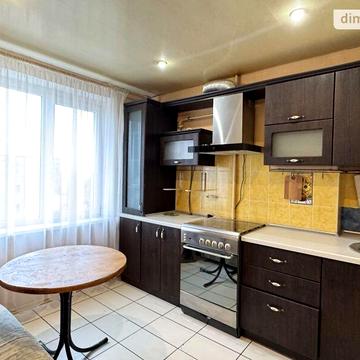 Продаж 3к Квартира Космонавтів вулиця