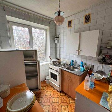 Чотирикімнатна квартира в оренду.