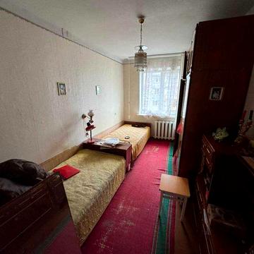 Чотирикімнатна квартира в оренду.