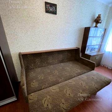 2-к Фурманова, Рядом остановка