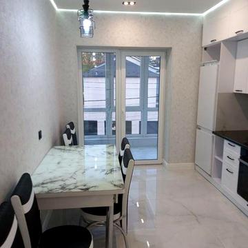 Власник. Звільняється в кінці грудня. Здаю двокімнатну квартиру  біля