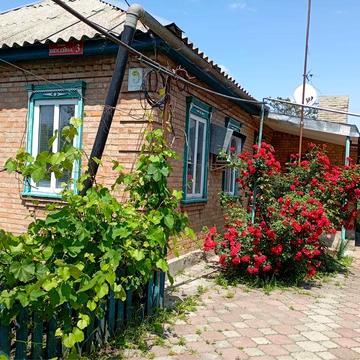 Продаю будинок в жилому стані