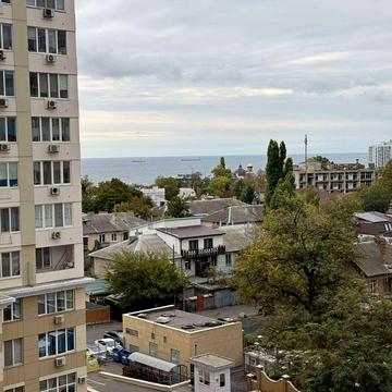 Літературна вул., 12