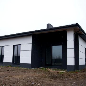 Цегляний будинок в околицях Стрия