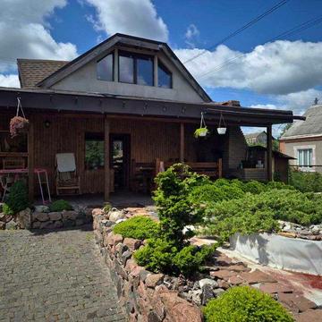 Здається будинок біл другої школи