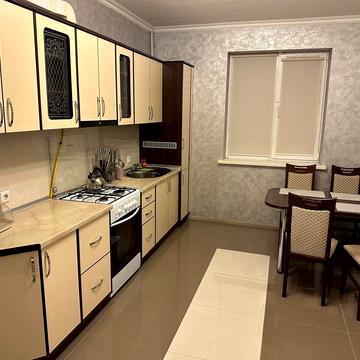 Здам в оренду двох рівневу квартиру з гаражем