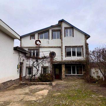 Продається трьохповерховий будинок — вул. Гайова р-н Кемпінгу