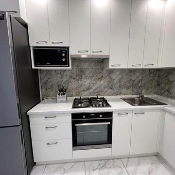 Молодіжна вул., 11