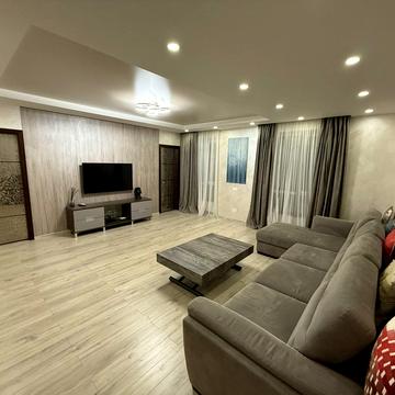 Левка Лукяненка вул. (Василя Жуковського), 16, 18, 20, 24